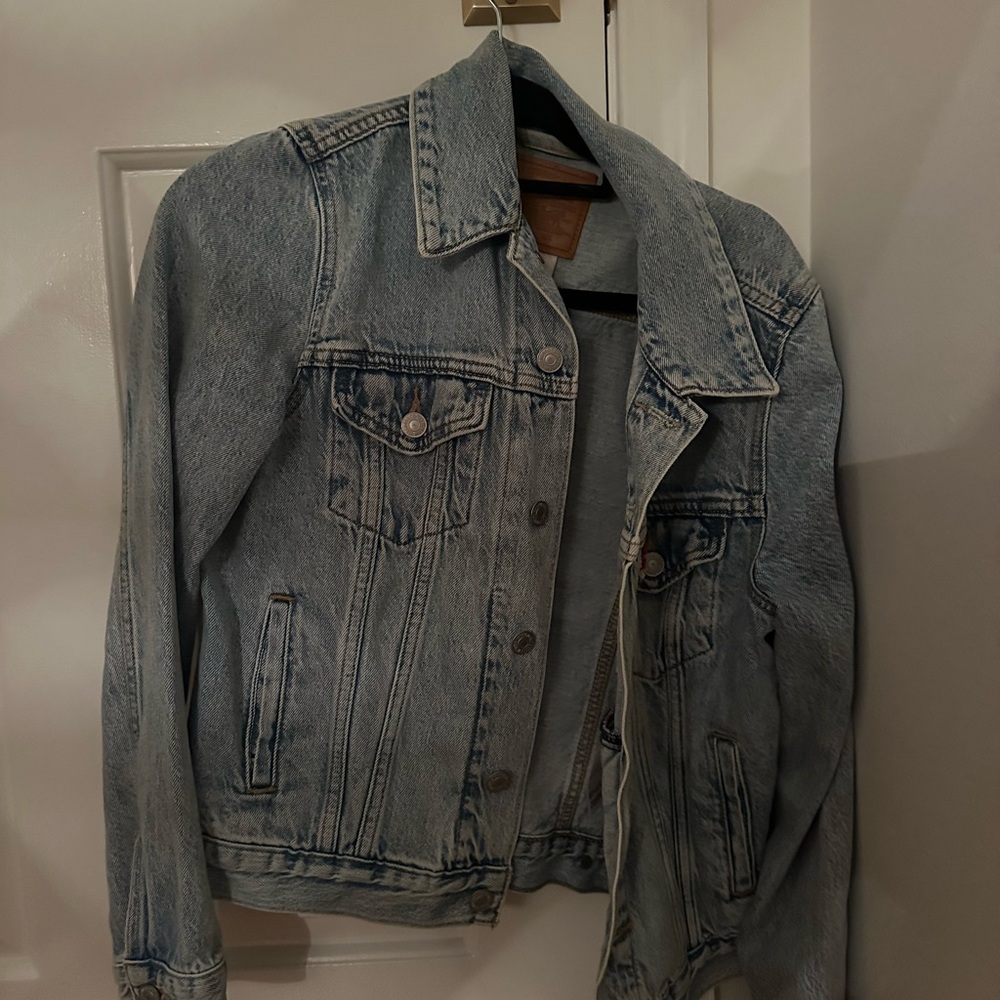 Levi’s Premium Light Wash Denim Trucker Jacket